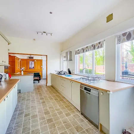 *re9bc* For Your Relaxed & Cosy + Free Parking + Free Fast Wifi * Homestay szállás Leeds