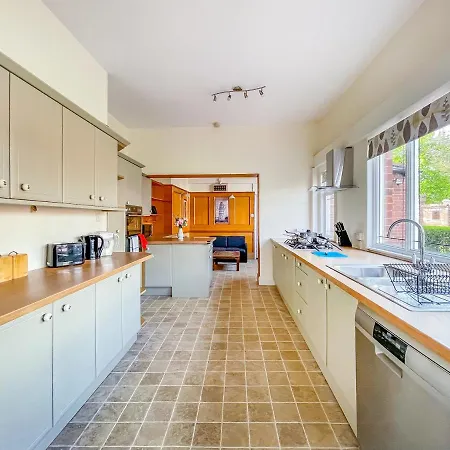 Homestay szállás *re9bc* For Your Relaxed & Cosy + Free Parking + Free Fast Wifi * Leeds