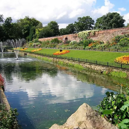 *re9bc* For Your Relaxed & Cosy + Free Parking + Free Fast Wifi * Homestay szállás *