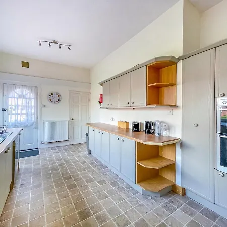 Homestay *re9bc* For Your Relaxed & Cosy + Free Parking + Free Fast Wifi * Leeds (West Yorkshire)