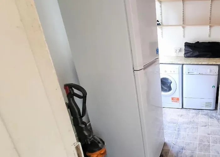 *re9bc* For Your Relaxed & Cosy + Free Parking + Free Fast Wifi * 民宿 利兹