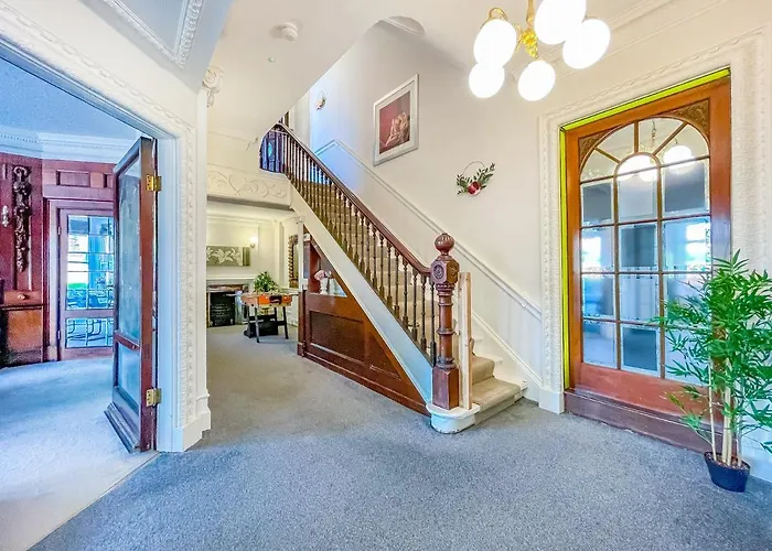 *re9bc* For Your Relaxed & Cosy + Free Parking + Free Fast Wifi * Homestay szállás *