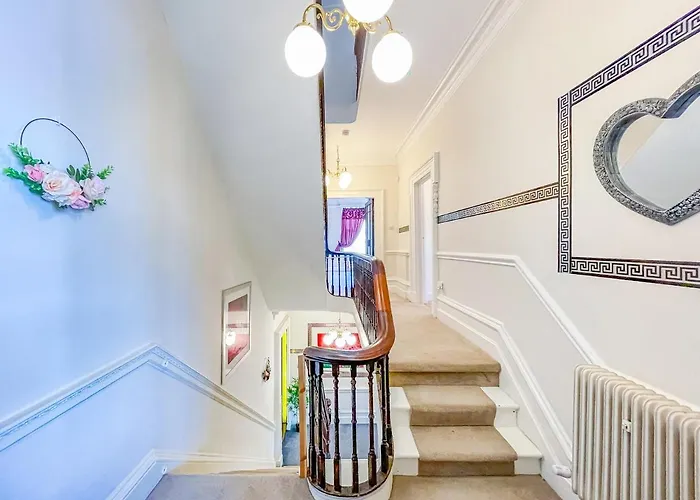 *re9bc* For Your Relaxed & Cosy + Free Parking + Free Fast Wifi * Homestay szállás *